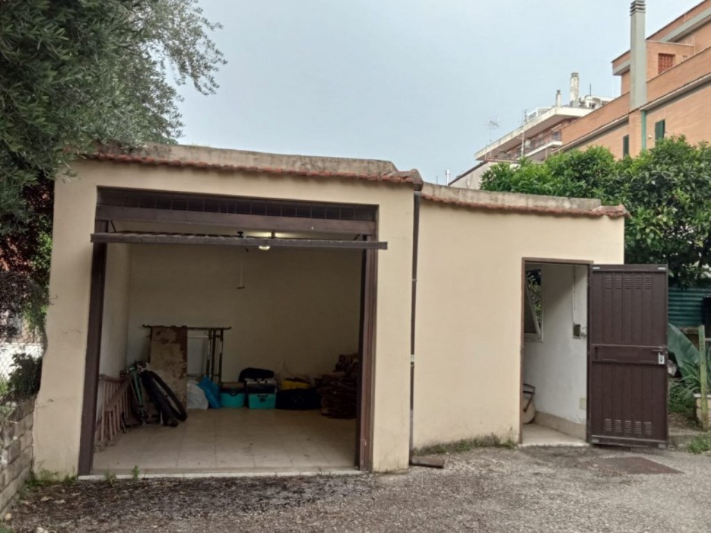 Garage in vendita a Roma via portuense