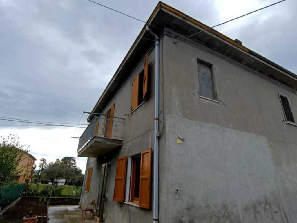 Villa a Schiera in vendita a Santarcangelo di Romagna via Busca, 41
