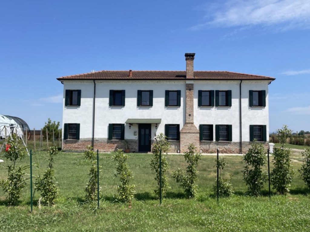 Villa in vendita a Badia Polesine via Carmignola 1706