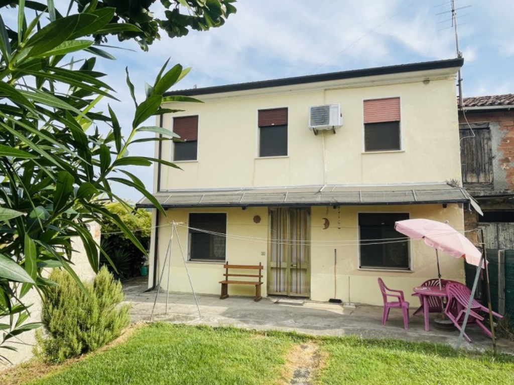 Porzione di Casa in vendita a Piacenza d'Adige via Ferre 156