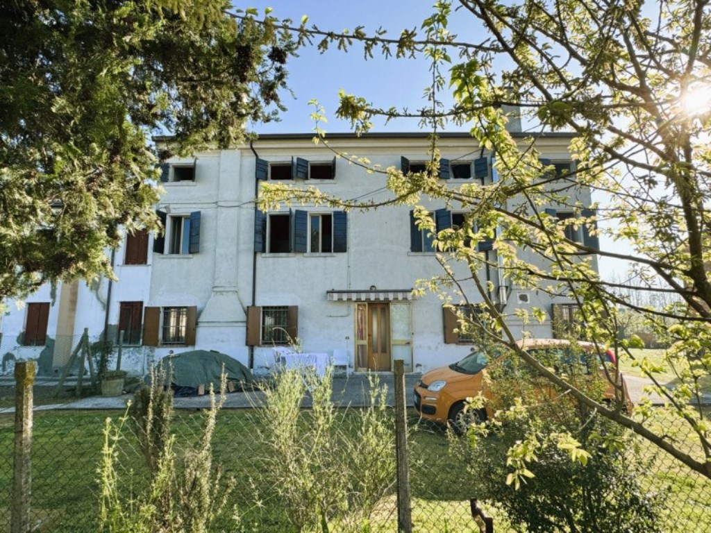 Porzione di Casa in vendita a Giacciano con Baruchella via Sant'Alberto 19