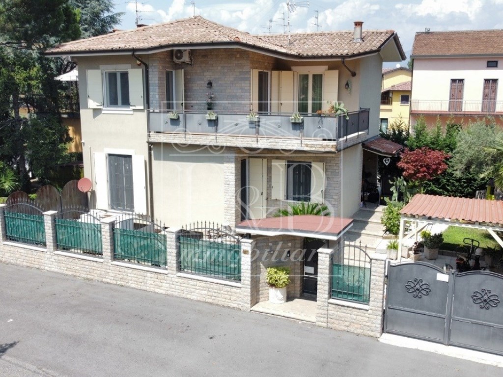 Porzione di Casa in vendita a Brescia via Vicenza , 14