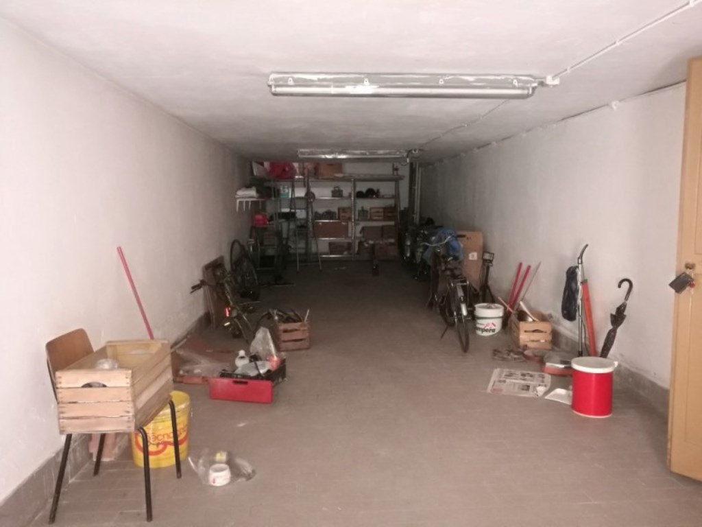 Garage in vendita a Parma via Montebello, 59