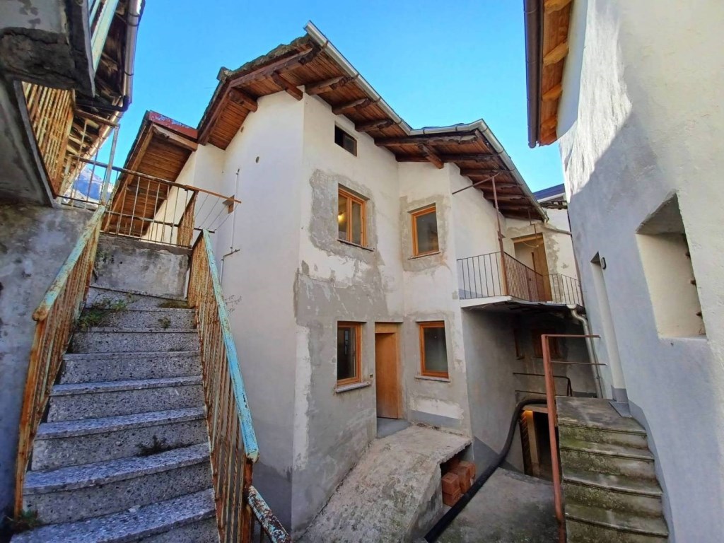 Casa Indipendente in vendita a Hône via Vereyna 17