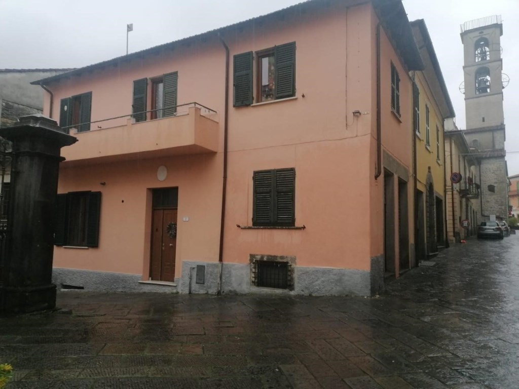 Casa Indipendente in vendita a Fivizzano via a. Bartoli,