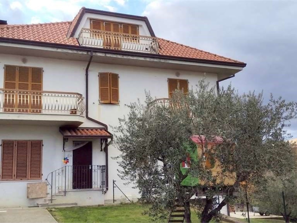 Casa Indipendente in vendita a Ortezzano