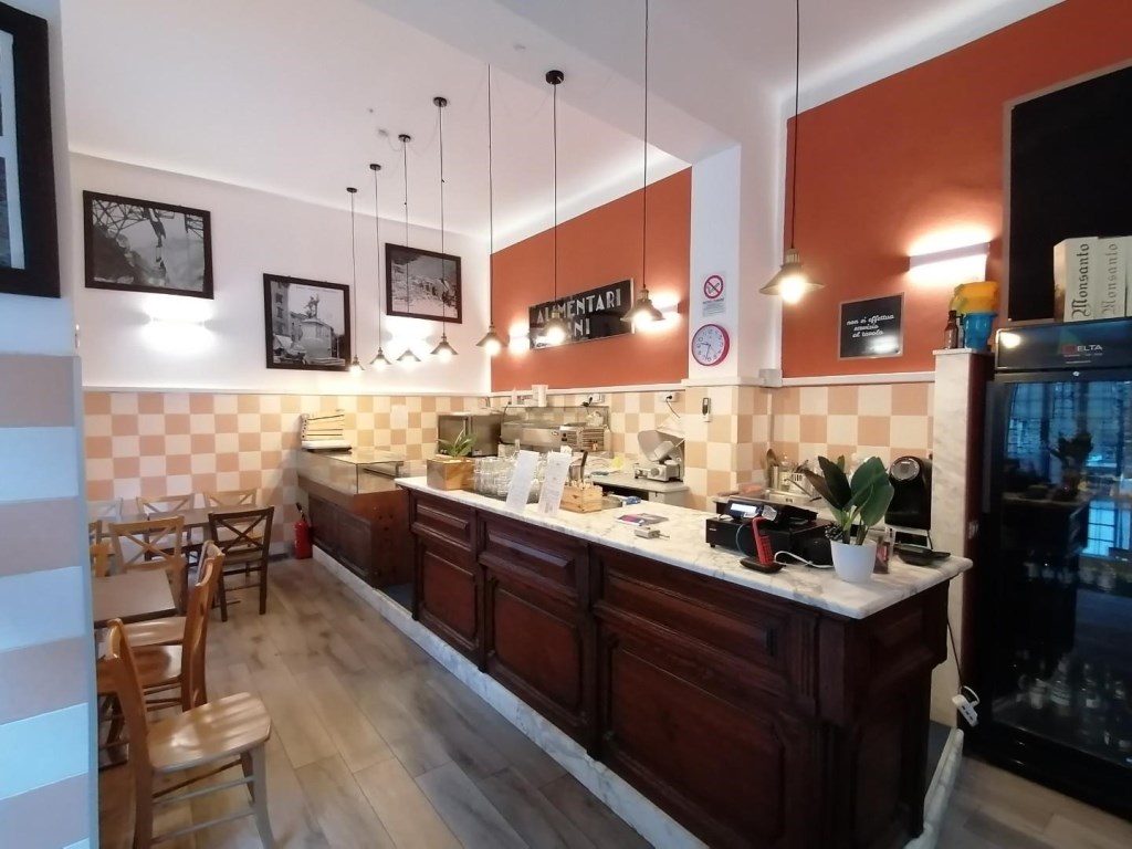Bar in affitto a Carrara via VII Luglio,