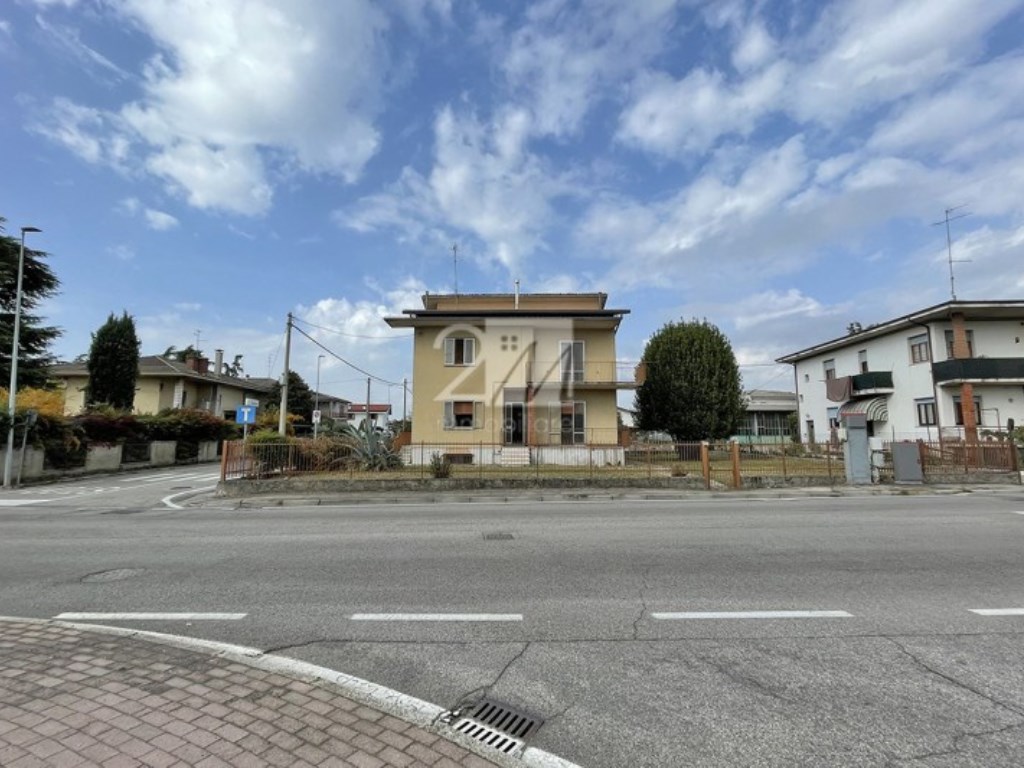 Porzione di Casa in vendita a Villafranca di Verona corso Vittorio Emanuele ii, 157