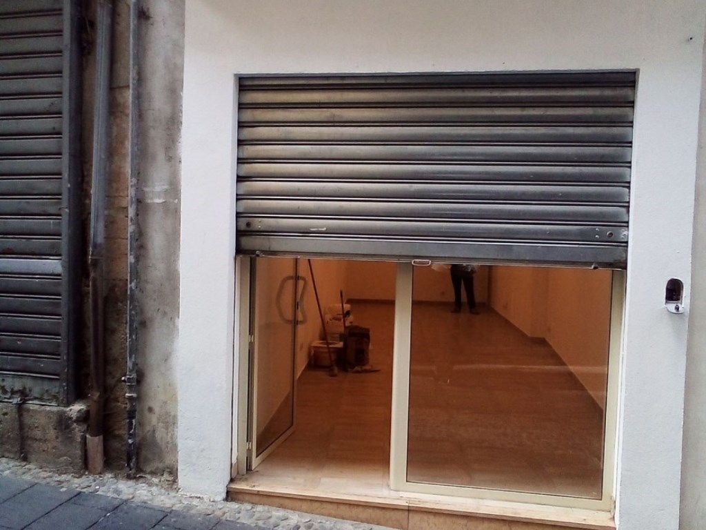 Locale Commerciale in affitto a Cosenza corso Telesio, 184