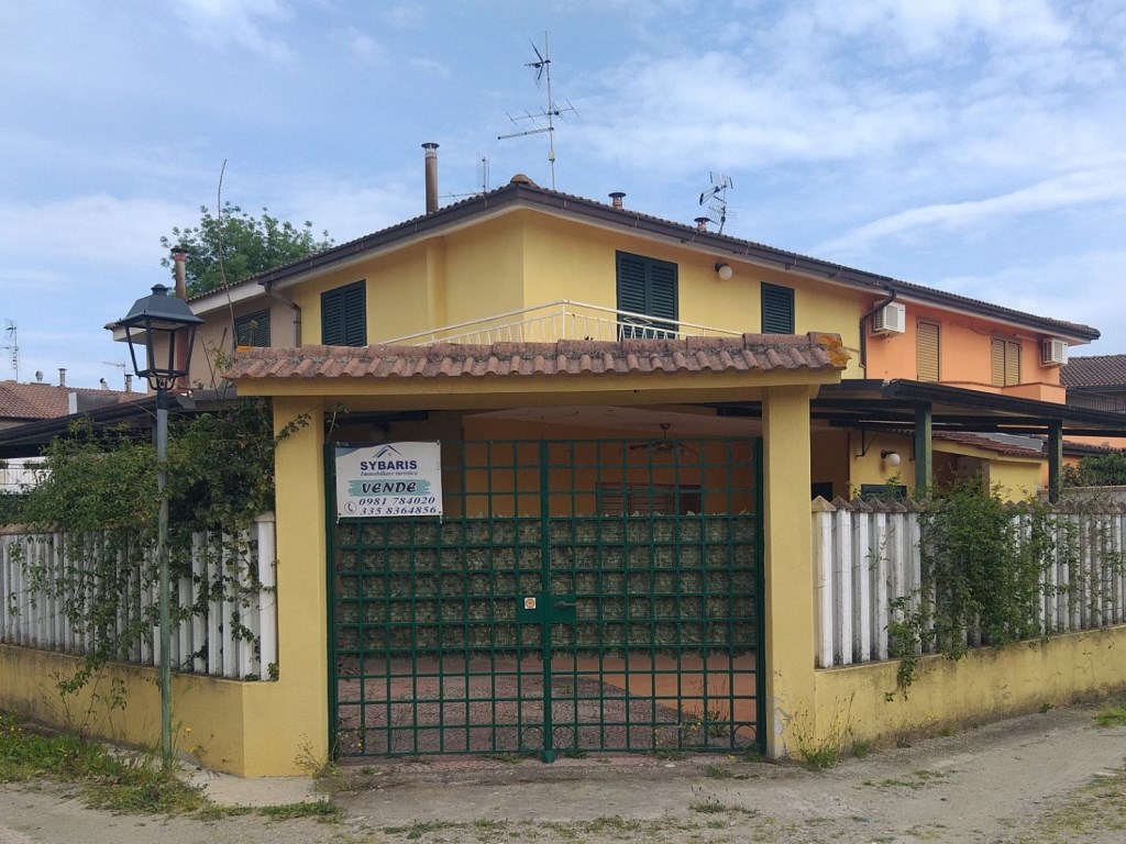 Villa Bifamiliare in vendita a Cassano all'Ionio via Capri Marina di Siba