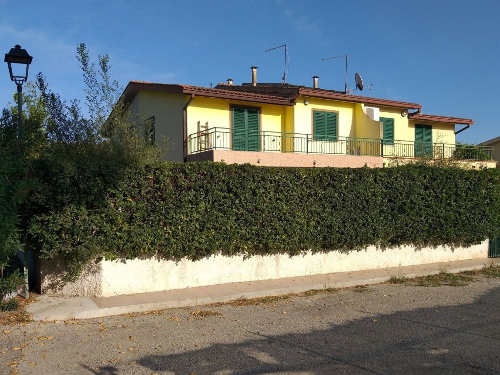 Porzione di Casa in vendita a Cassano all'Ionio via Roma