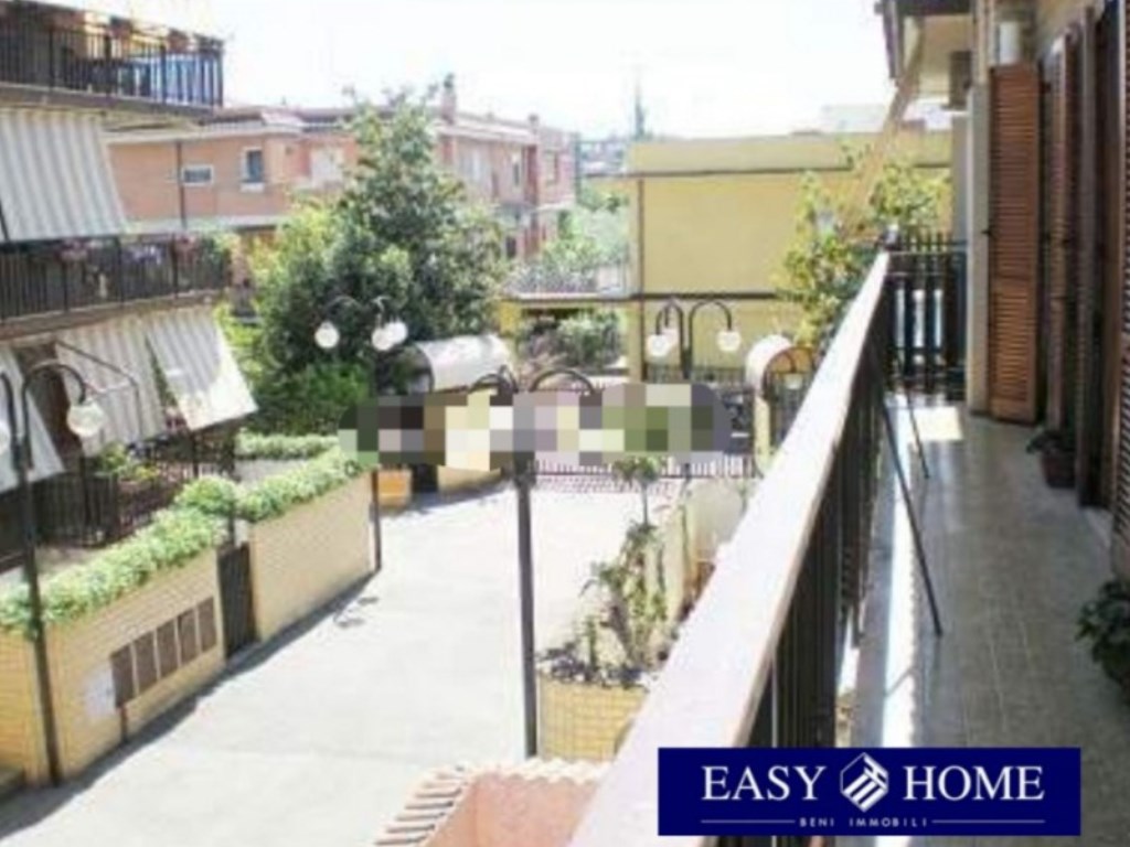 Appartamento in vendita a Roma via leonforte