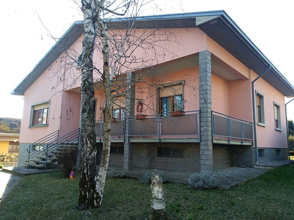 Villa in vendita a Rovescala via Dante