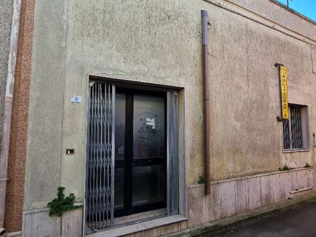 Laboratorio in vendita a San Donaci via Giacomo Puccini 9