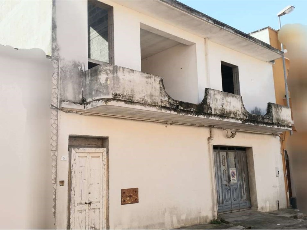 Casa Indipendente in vendita a San Donaci vai Manzoni 5 - 7