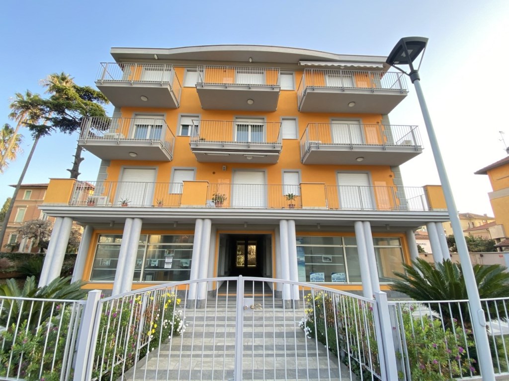 Appartamento in vendita a San Bartolomeo al Mare via Aurelia, 215