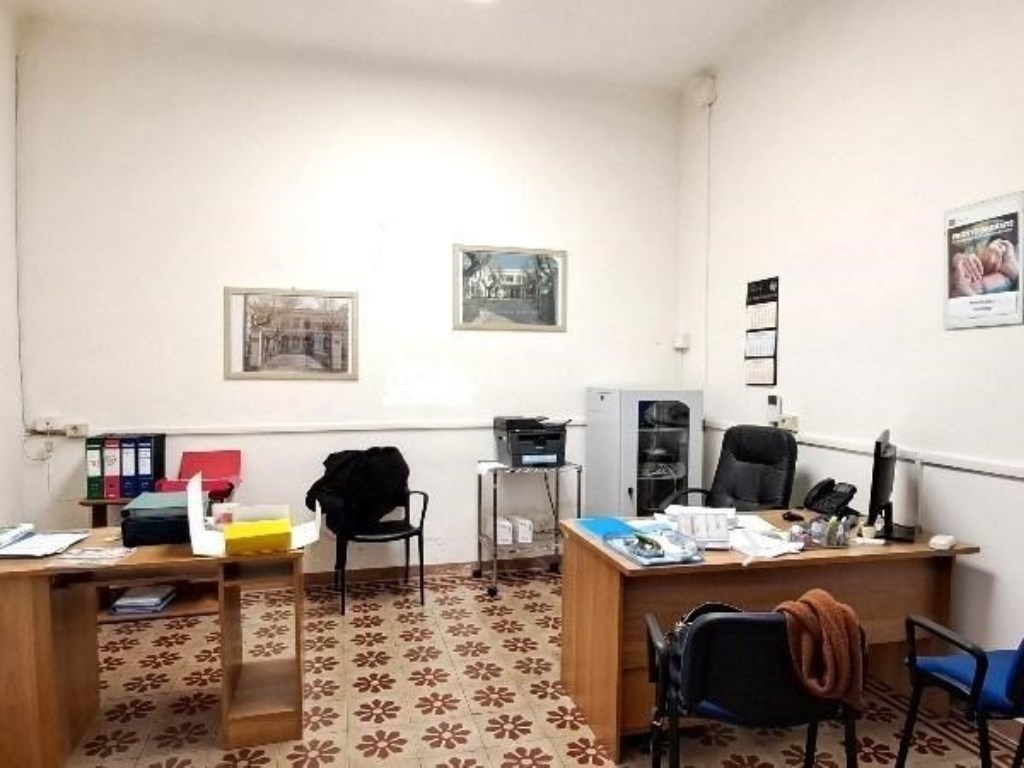Ufficio in affitto a Cascina