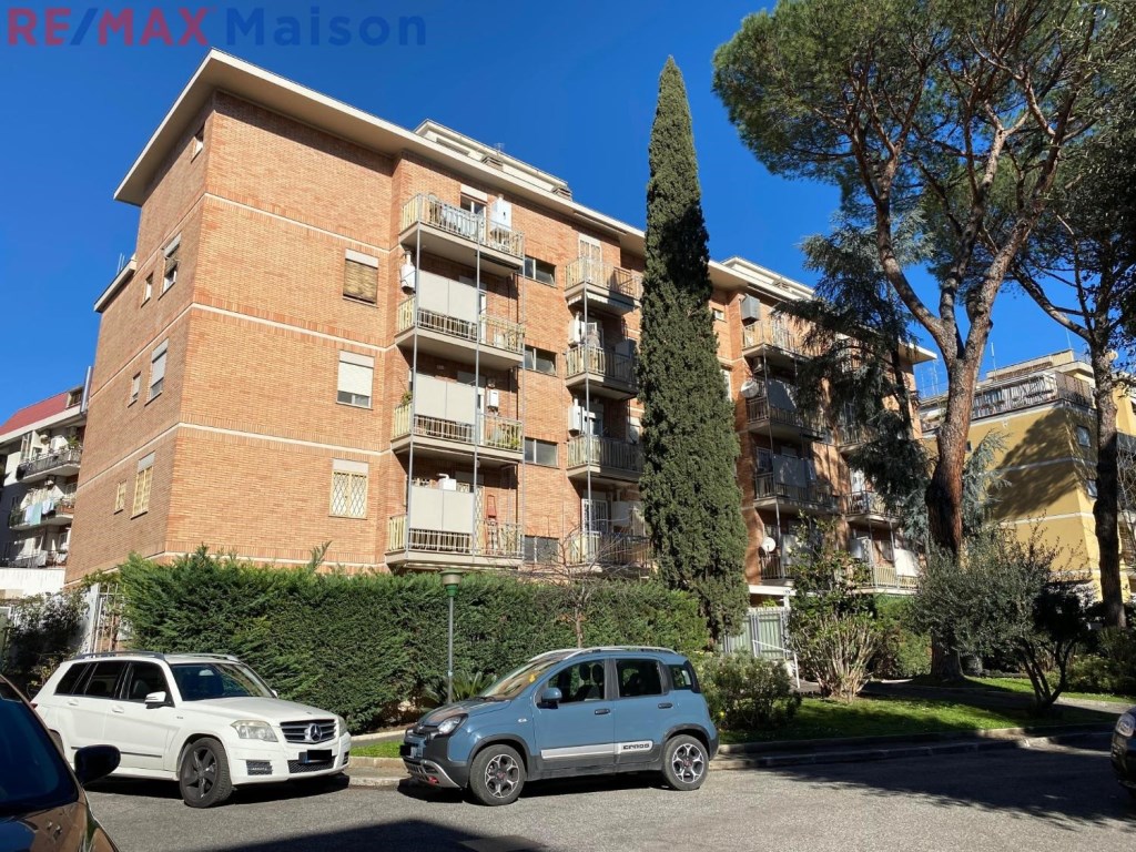 Appartamento in vendita a Roma via Castelbianco
