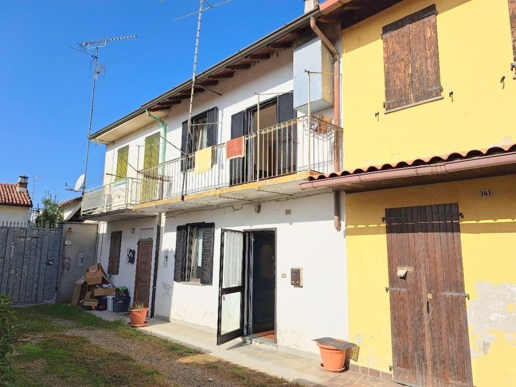 Casa a Schiera in vendita a Candia Lomellina con stazione tn diretta a mortara