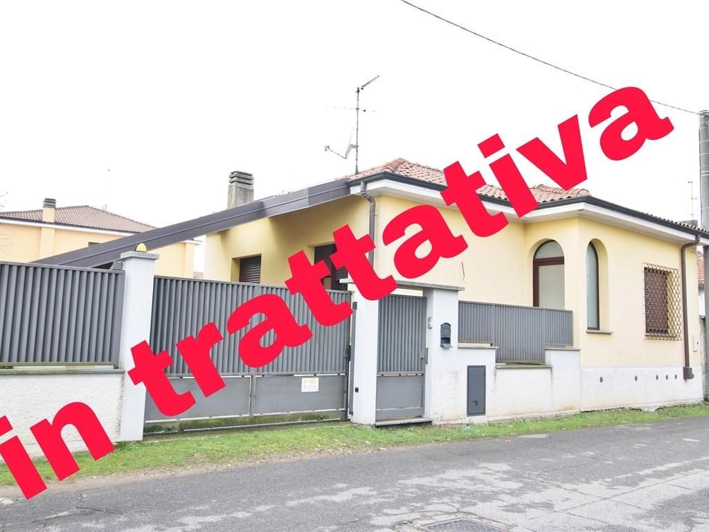 Villa in vendita a Parabiago via Santini 117