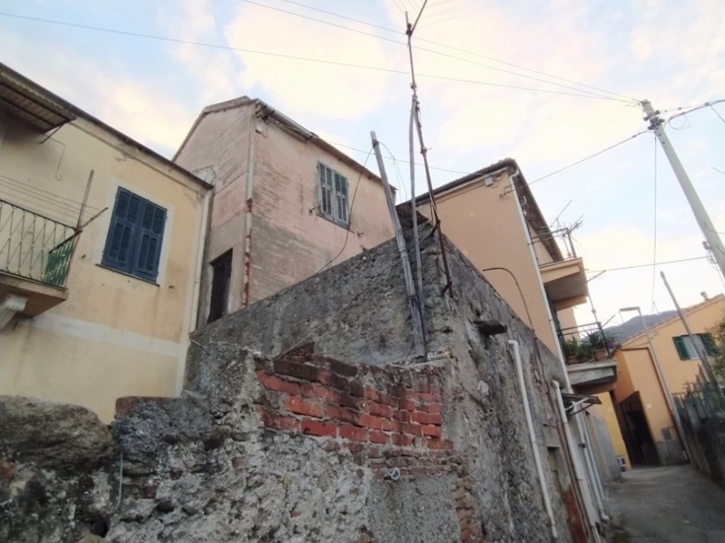 Porzione di Casa in vendita a Vado Ligure via Emilia, 3
