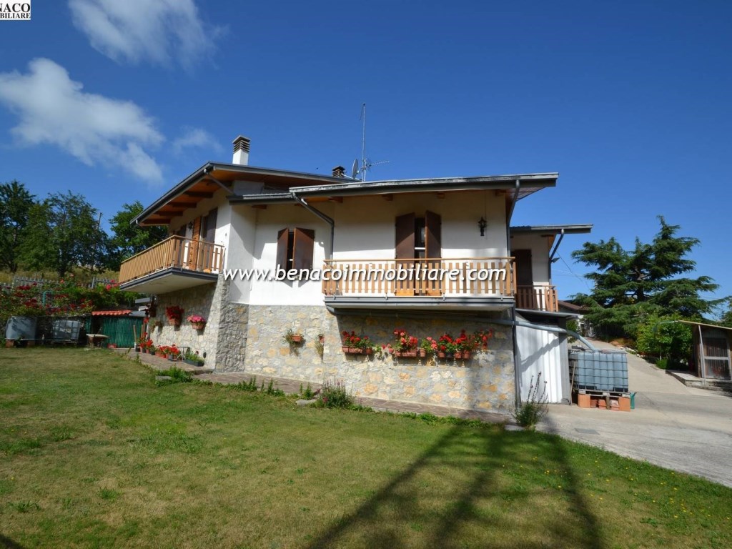 Villa in vendita a San Zeno di Montagna via Prada alta