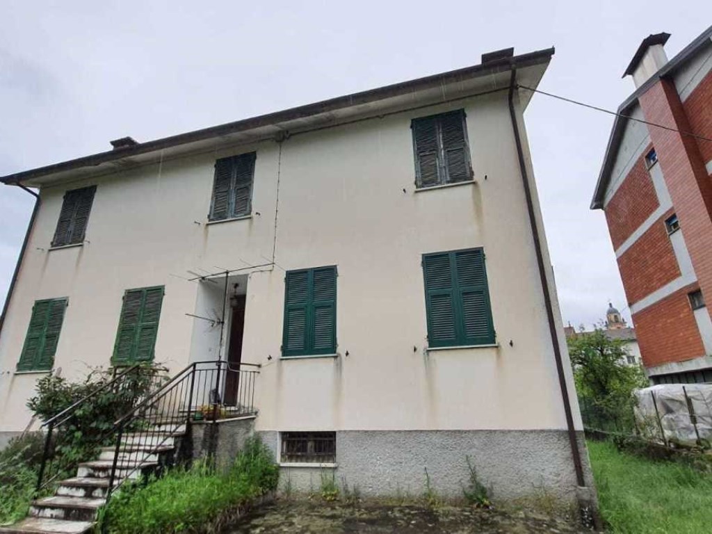 Casa Semindipendente in vendita a Varese Ligure