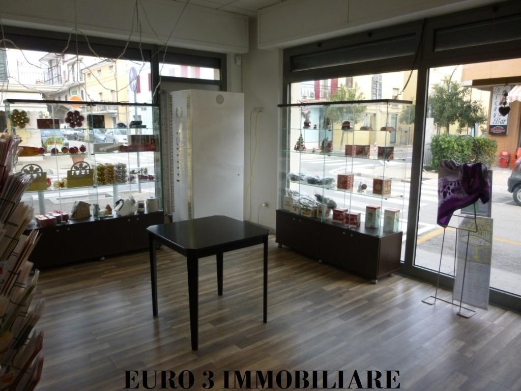 Locale Commerciale in vendita a Porto Sant'Elpidio