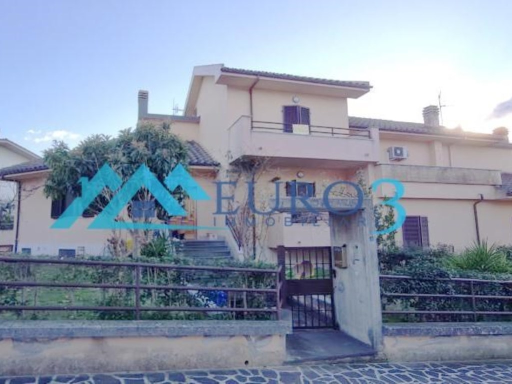 Villa a Schiera in vendita a Folignano