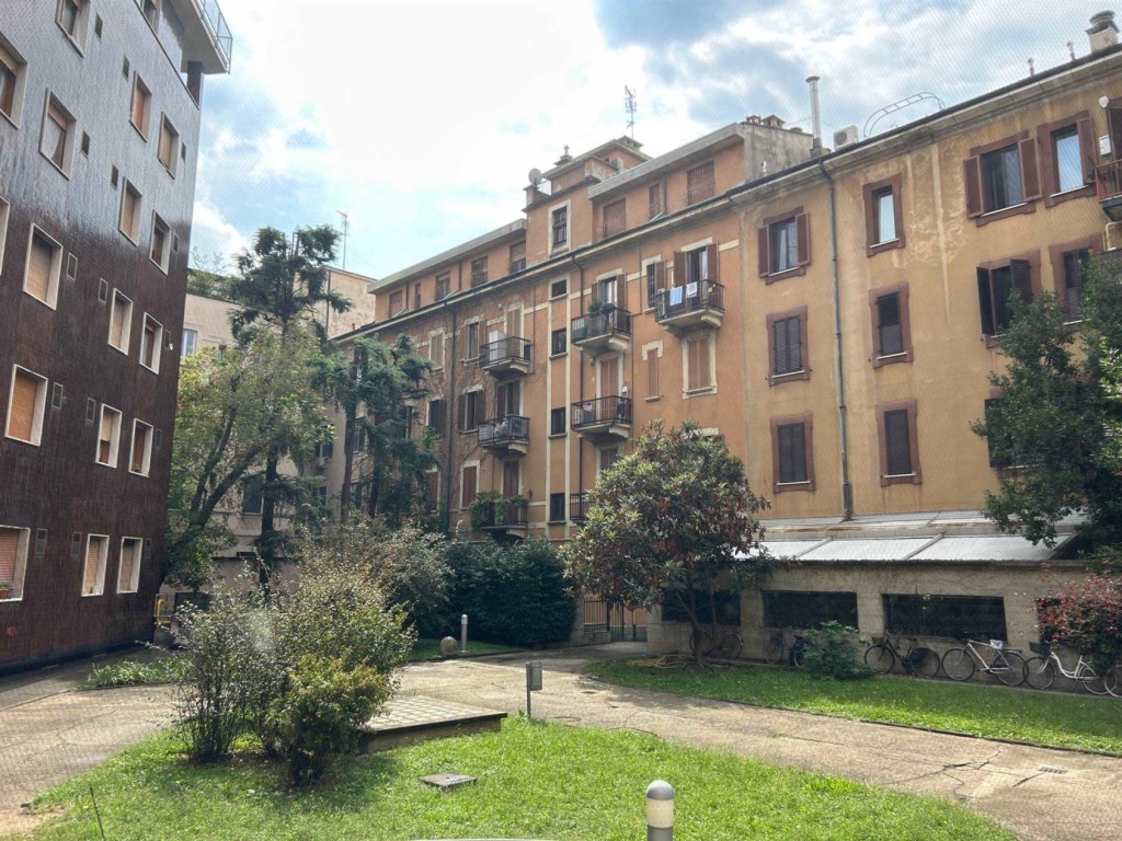 Appartamento in vendita a Milano via Panizza 8