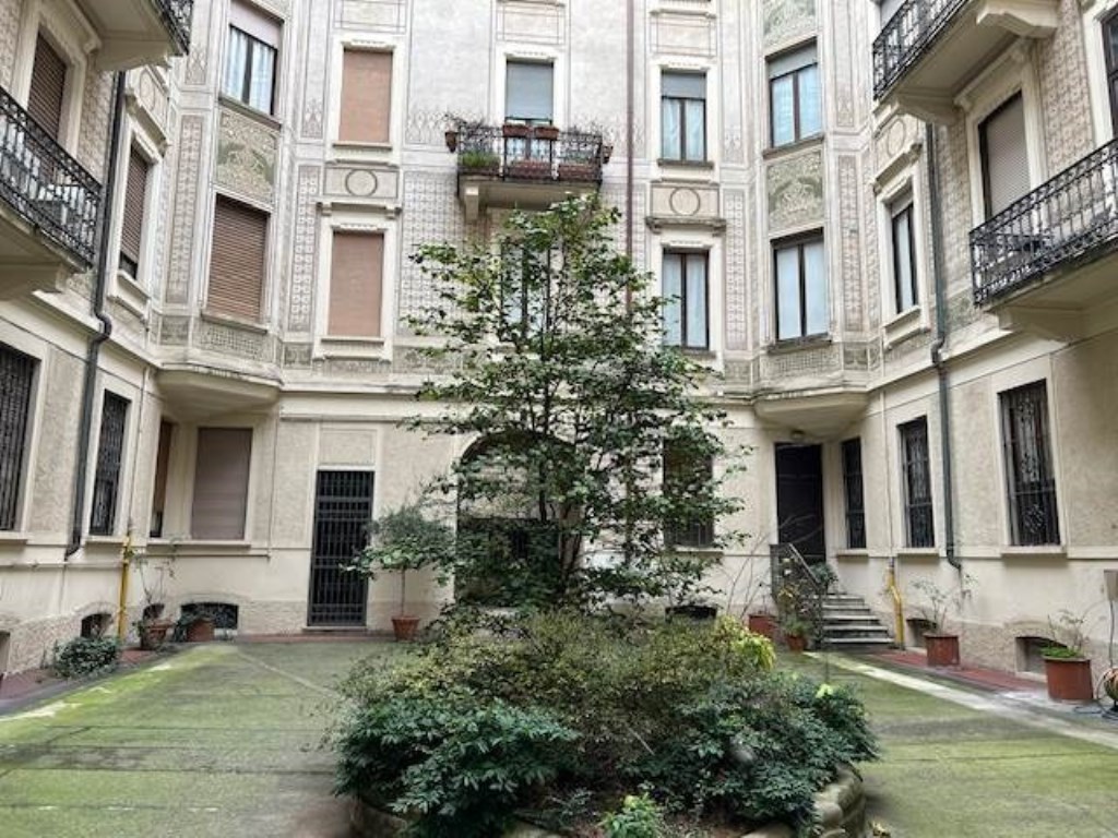 Appartamento in vendita a Milano via Telesio 19