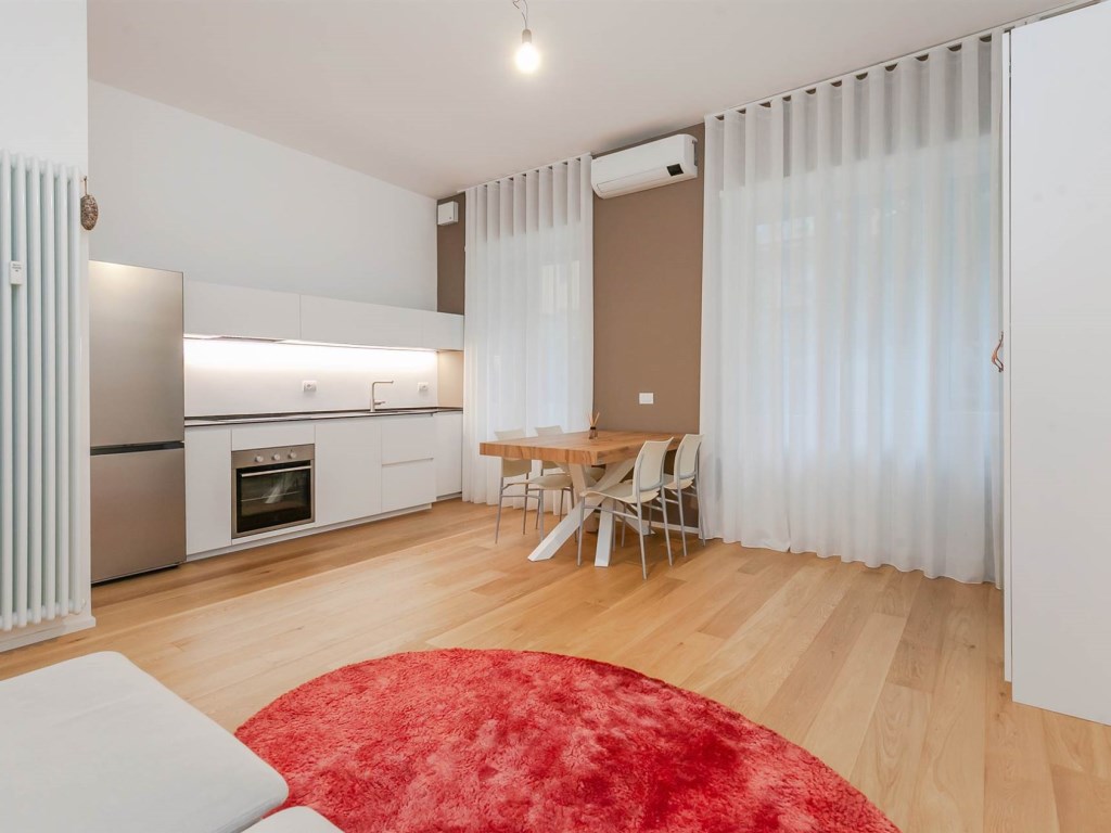 Appartamento in vendita a Milano via Losanna 25