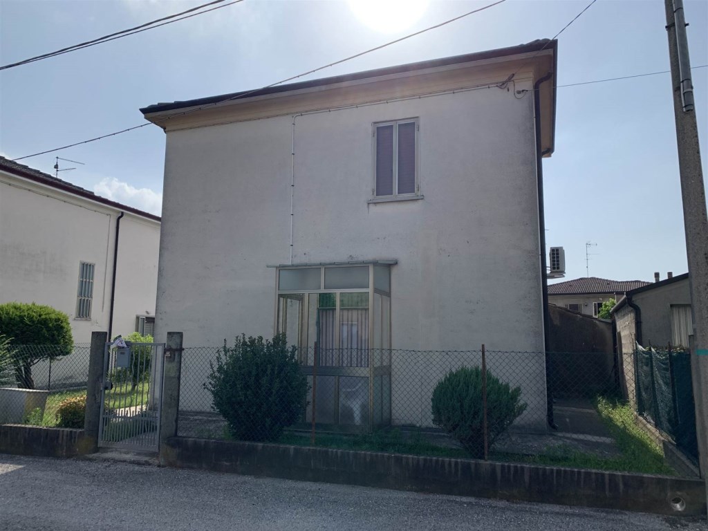 Casa Indipendente in vendita a Lendinara via Trieste
