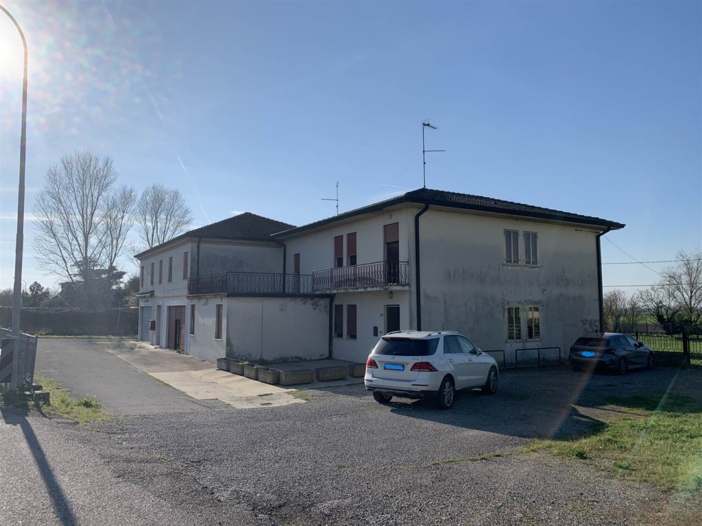Casa Indipendente in vendita a Fratta Polesine via Paolino