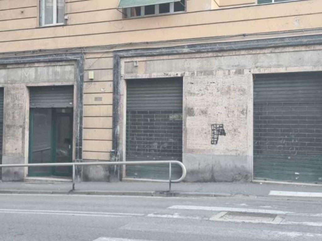 Negozio in affitto a Genova via Giovanni Torti, 44