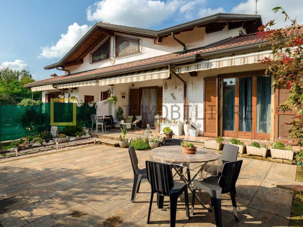 Villa in vendita a Lazzate