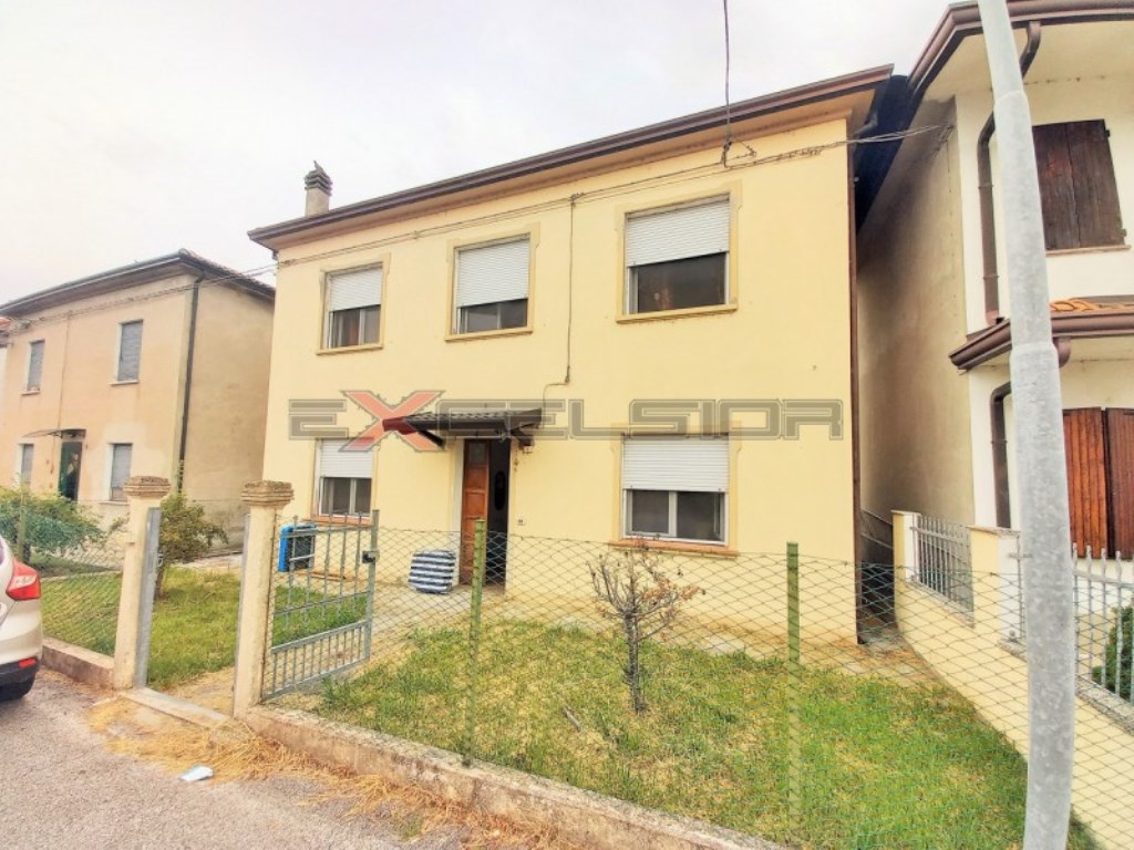 Casa Indipendente in vendita a Mesola via m. Bonamico 4
