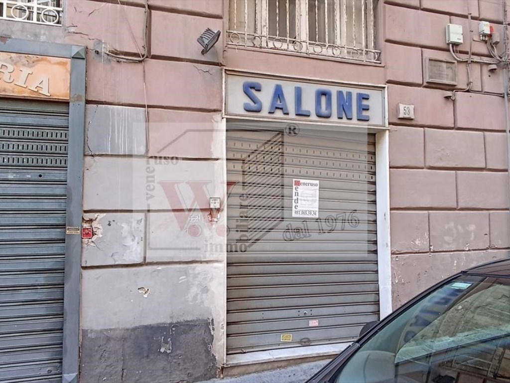 Locale Commerciale in vendita a Napoli via Giuseppe Martucci 53