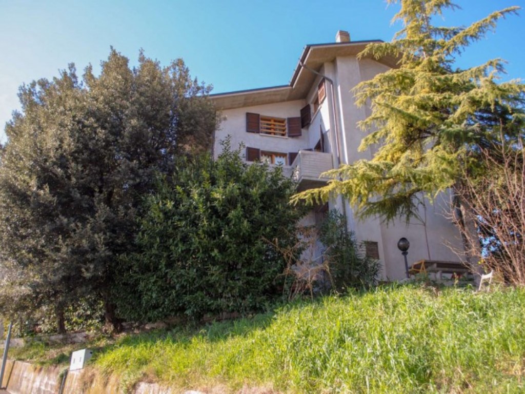 Casa Indipendente in vendita a Fossombrone via Piero Stellacci 3