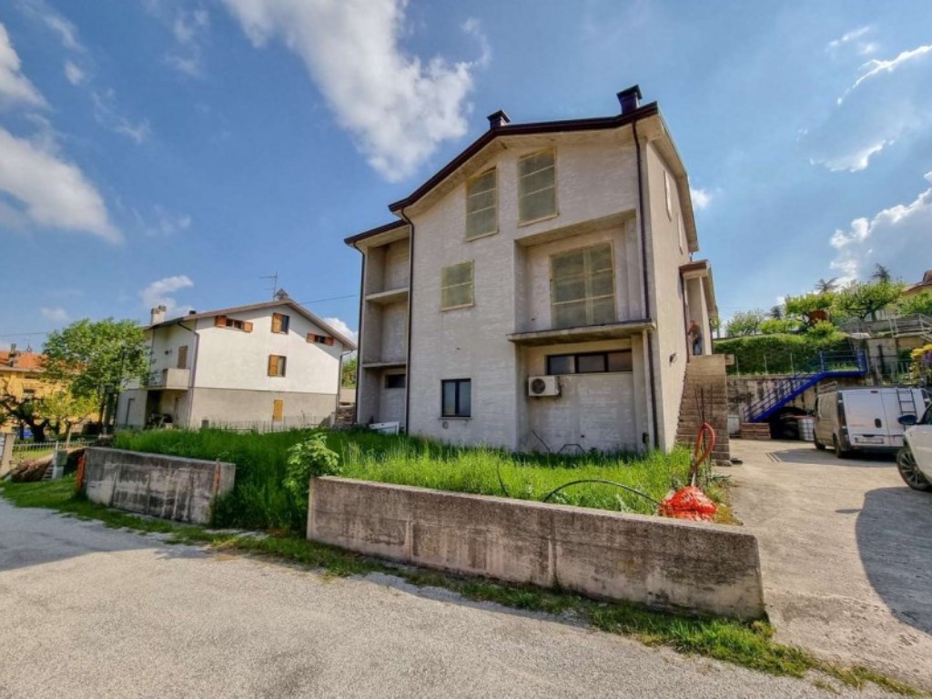Porzione di Casa in vendita a Pietrarubbia via Cavour