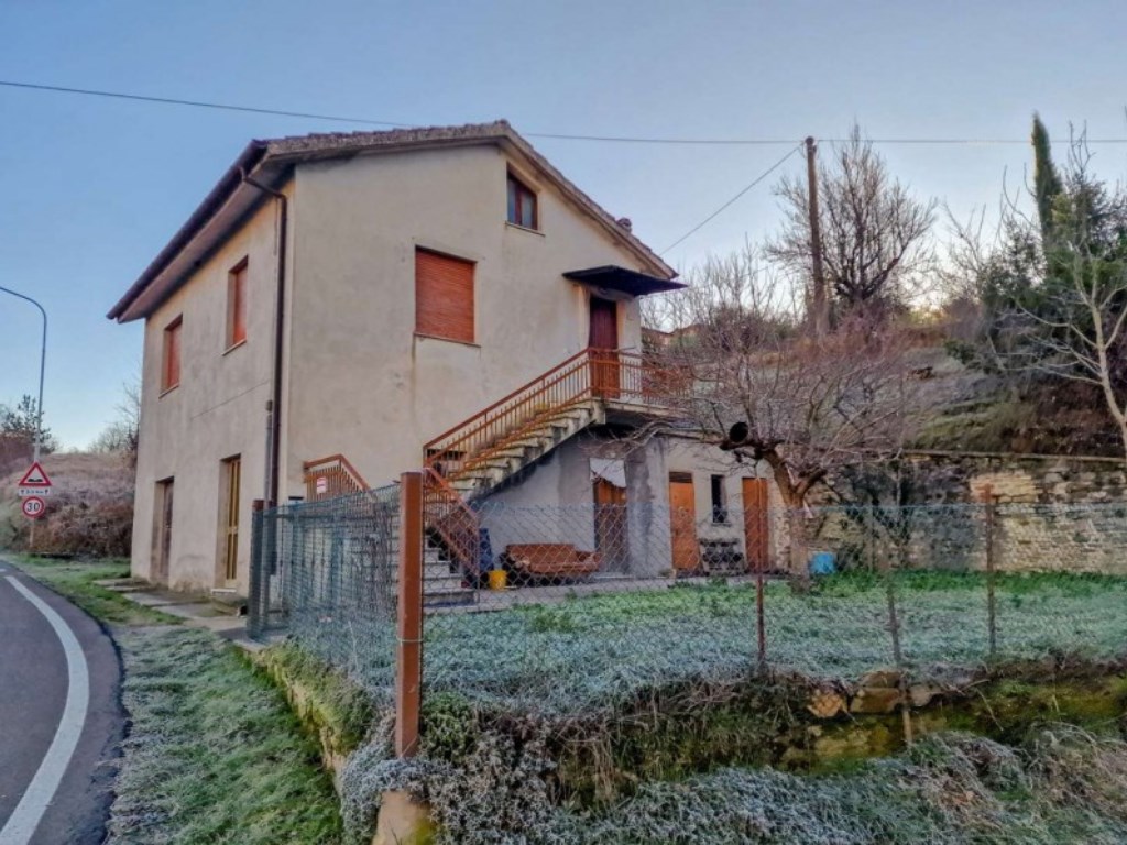 Casa Indipendente in vendita a Belforte all'Isauro via Pianello