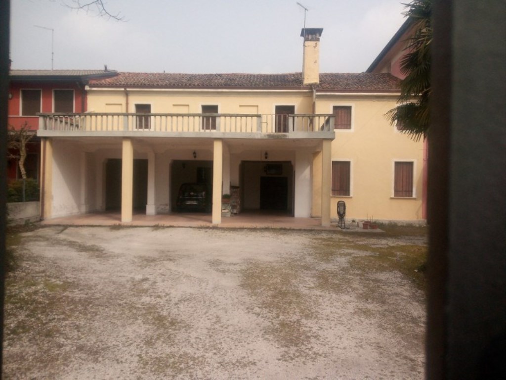 Porzione di Casa in vendita a Massanzago via roma