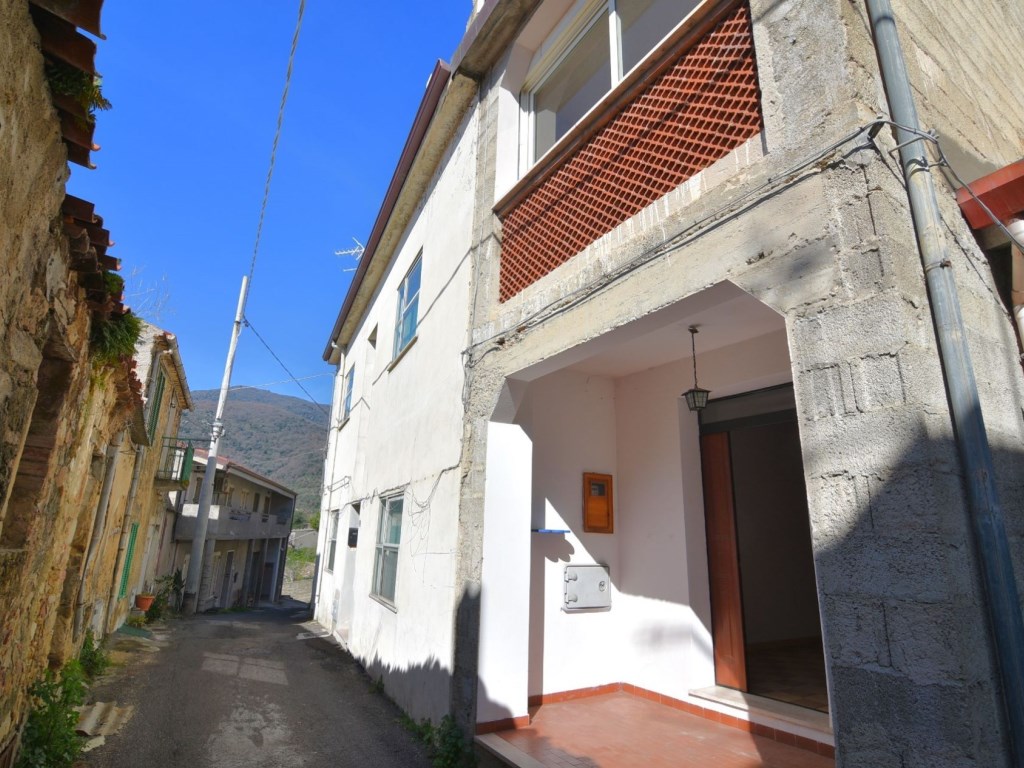 Casa Indipendente in vendita a Bolotana via marconi 200