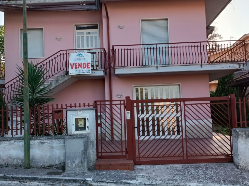 Villa in vendita a Pietradefusi corso europa