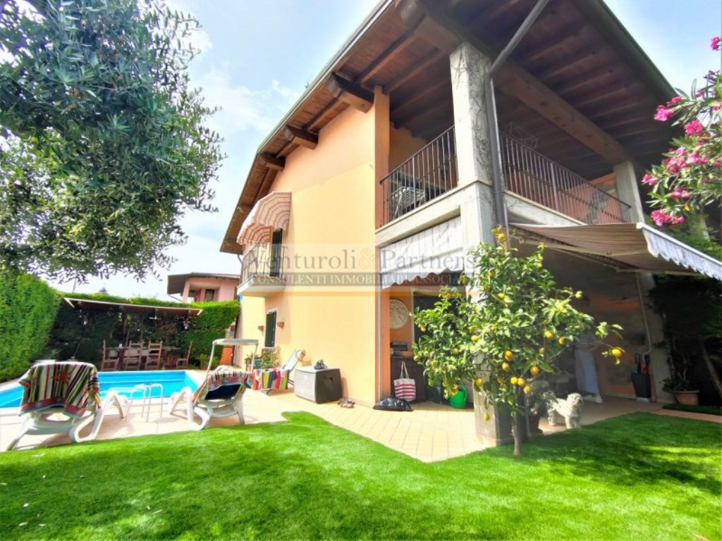 Casa a Schiera in vendita a Desenzano del Garda via francia