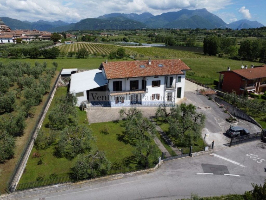 Villa in vendita a Puegnago del Garda via mazzini