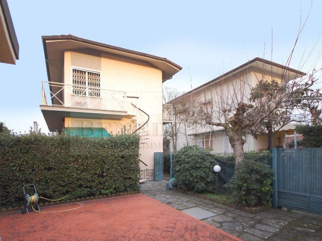 Appartamento in vendita a Pietrasanta via Cesare Battisti, 7