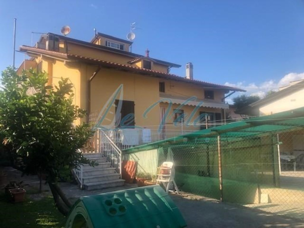 Villa Bifamiliare in vendita a Massa via Puliche, 389