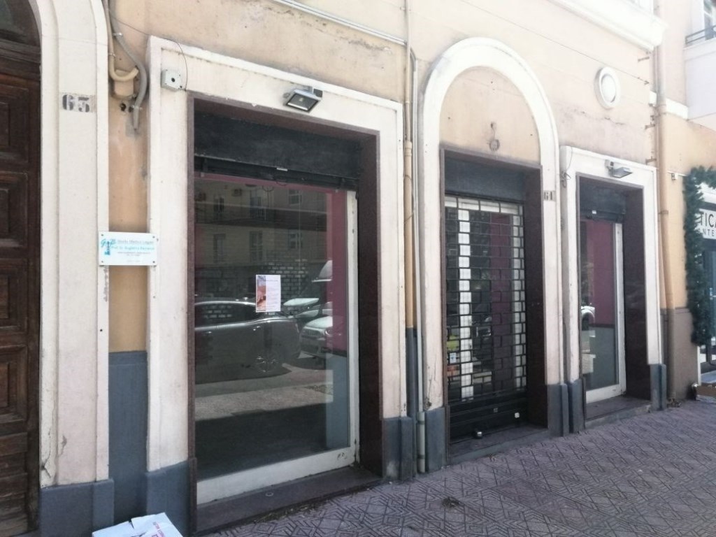 Negozio in affitto a Cagliari via Dante 63