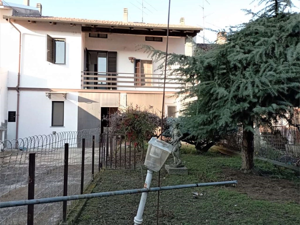 Casa Indipendente in vendita a Villanova Monferrato via navazzotti 59